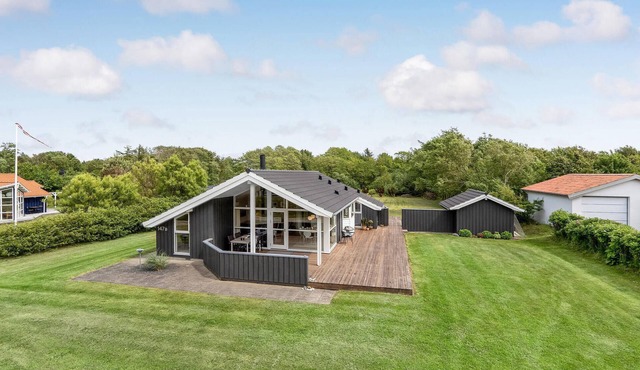 Beautiful home in Højslev with WiFi