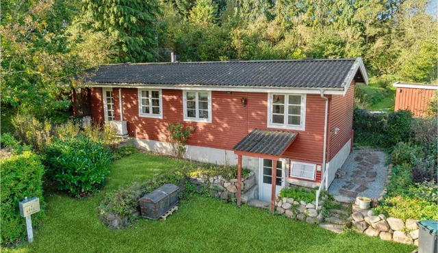 Beautiful Home In Holbæk With Kitchen