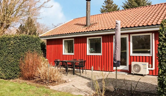 Beautiful home in Holbæk with WiFi