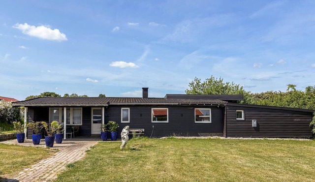 Beautiful home in Holbæk with WiFi