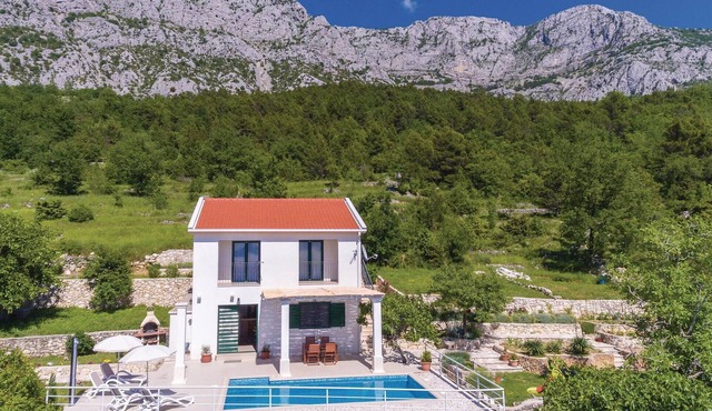 Beautiful home in Gornje Tucepi