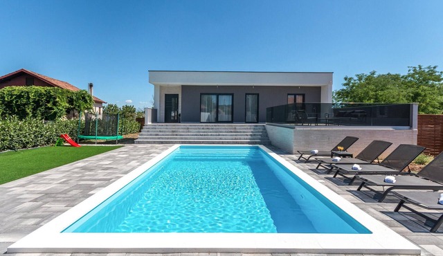 Beautiful home in Rastane Donje