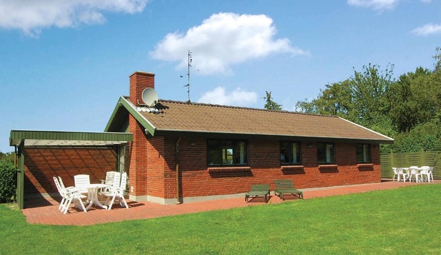 Beautiful home in Humble with WiFi