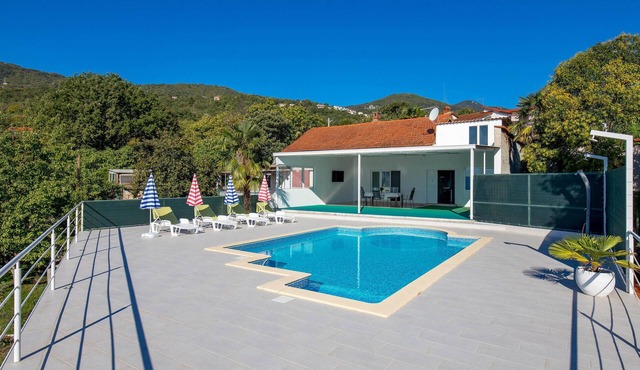 Beautiful home in Ika