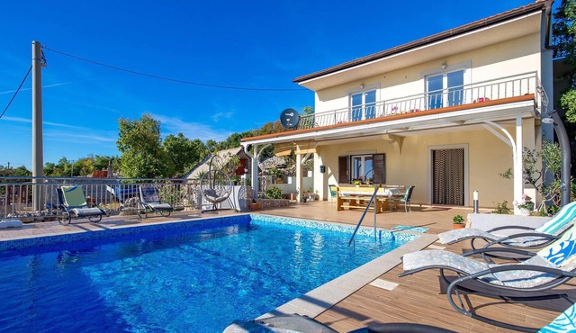 Beautiful home in Jablanac with WiFi