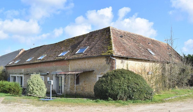 Beautiful home in Janville with WiFi