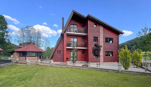 Beautiful home in Jasenak with WiFi