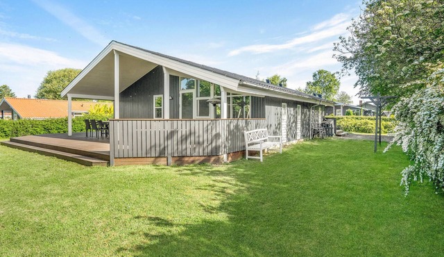 Beautiful home in Juelsminde with sauna