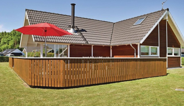 Beautiful home in Juelsminde with sauna
