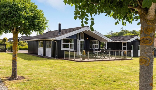 Beautiful home in Juelsminde with sauna