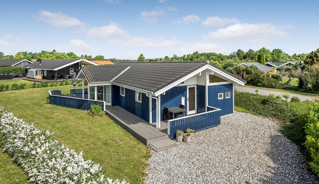 Beautiful home in Juelsminde with sauna