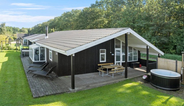 Beautiful home in Juelsminde with sauna
