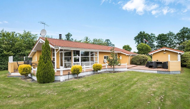 Beautiful home in Juelsminde with sauna