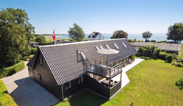 Beautiful home in Juelsminde