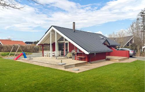 Beautiful Home In Juelsminde With Wifi