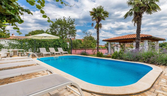 Beautiful home in Kastelir