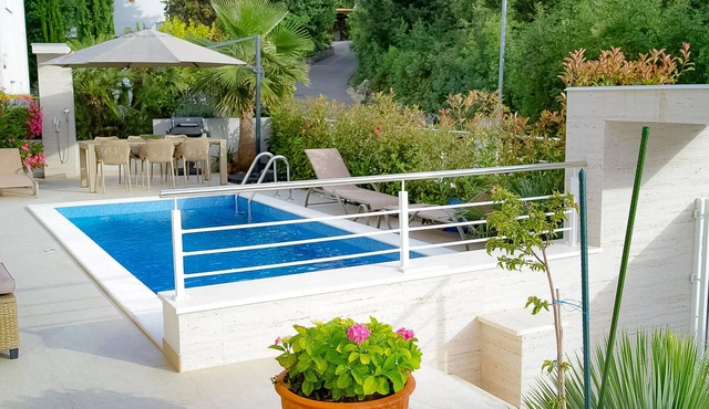 Beautiful home in Klimno
