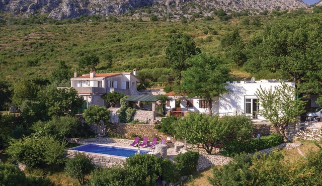 Beautiful home in Klis