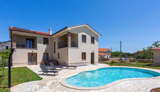 Beautiful home in Kras