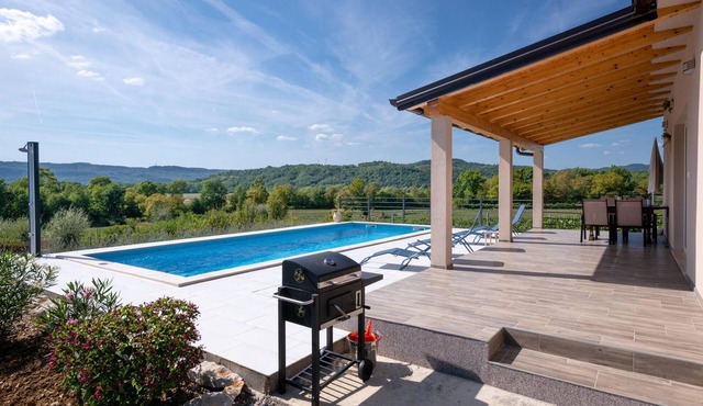 Beautiful home in Krsan