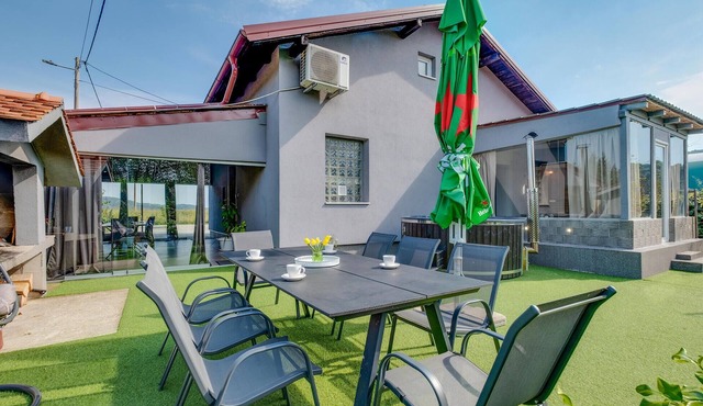 Beautiful home in Ladvenjak with sauna