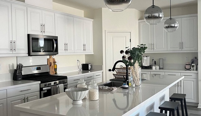 Beautiful Home In Lancaster Close to BLVD AV & Hospital.