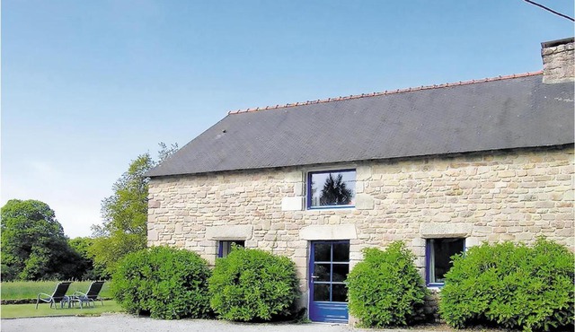 Beautiful home in Lanvaudan with 2 Bedrooms, WiFi and Outdoor swimming pool