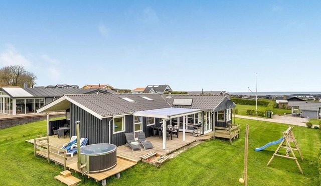 Beautiful home in Lemvig with house sea view