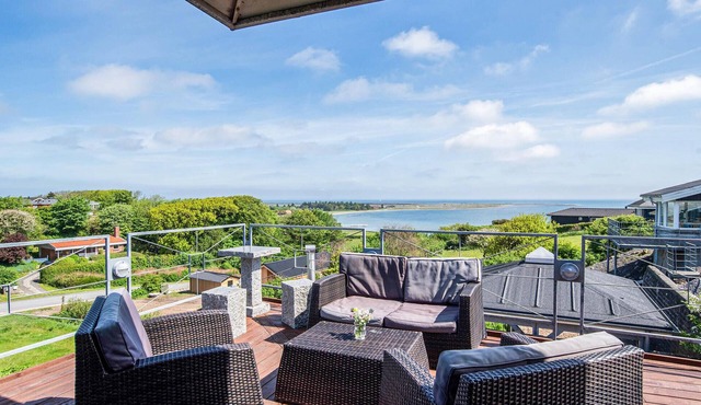 Beautiful home in Lemvig with house sea view