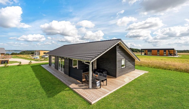 Beautiful home in Løgstrup with kitchen