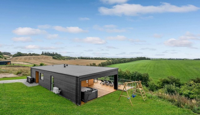 Beautiful home in Løgstrup with kitchen