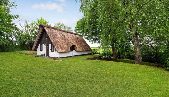 Beautiful home in Løgstrup with WiFi