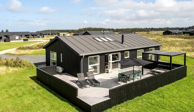 Beautiful home in Løkken with WiFi