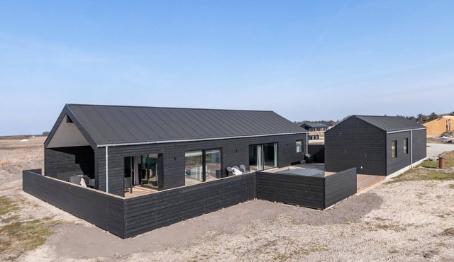 Beautiful home in Løkken with WiFi