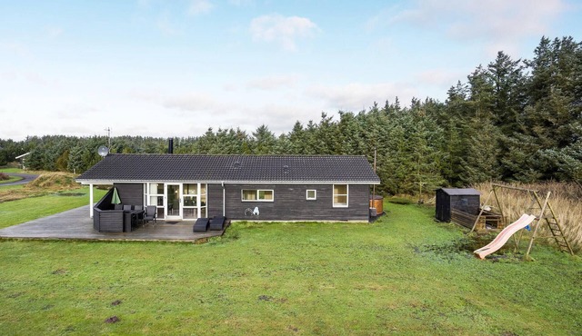 Beautiful home in Løkken with sauna