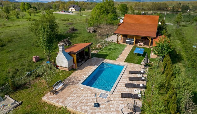 Beautiful home in Lovinac with sauna