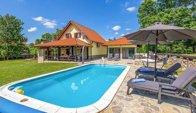 Beautiful home in Lovinac with sauna