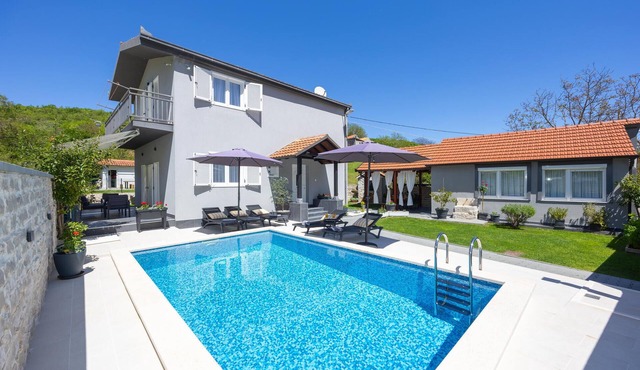 Beautiful home in Lucane