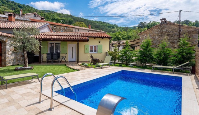 Beautiful home in Lupoglav