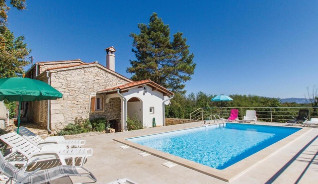 Beautiful home in Martinjski