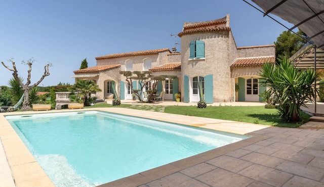 Beautiful home in Marignane with WiFi