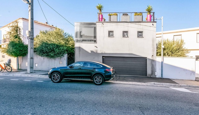 Beautiful home in Marseille with house sea view