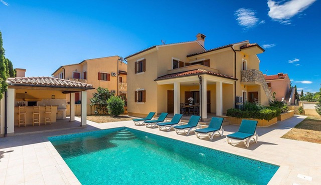 Beautiful home in Marcana