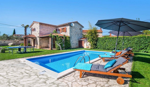 Beautiful home in Marcana