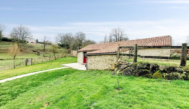 Beautiful home in Mauléon with Wi-Fi