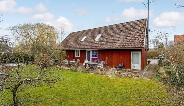 Beautiful home in Millinge with kitchen