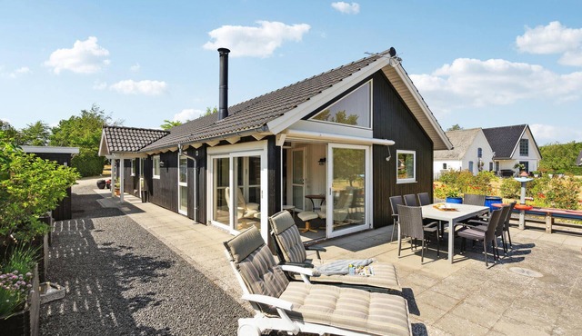 Beautiful home in Millinge with WiFi