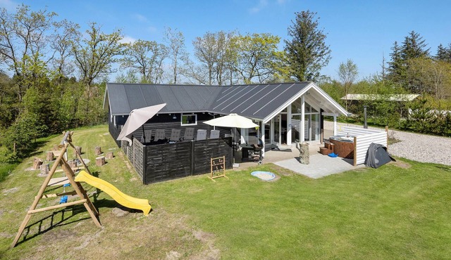 Beautiful home in Nørre Nebel with sauna