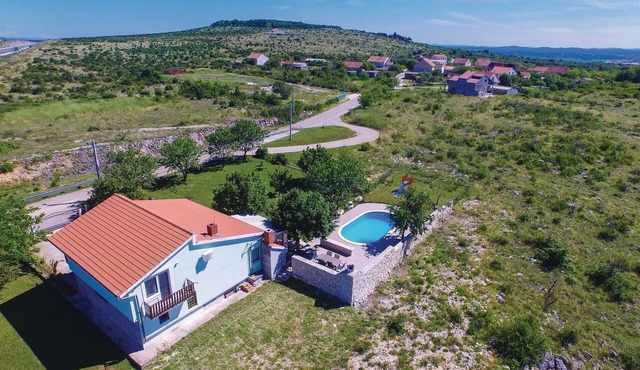 Beautiful home in Nadin