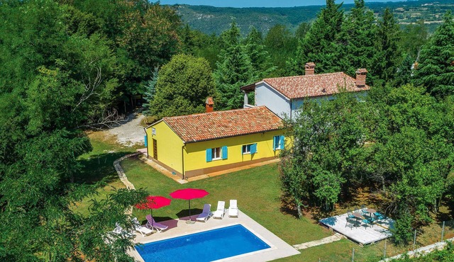 Beautiful home in Nedescina